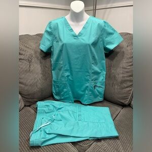 Beyond Scrubs Scrub Set. Size L